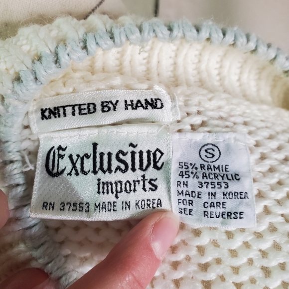VINTAGE | Exclusive Imports Hand Knitted Sweater sz S - Picture 4 of 5